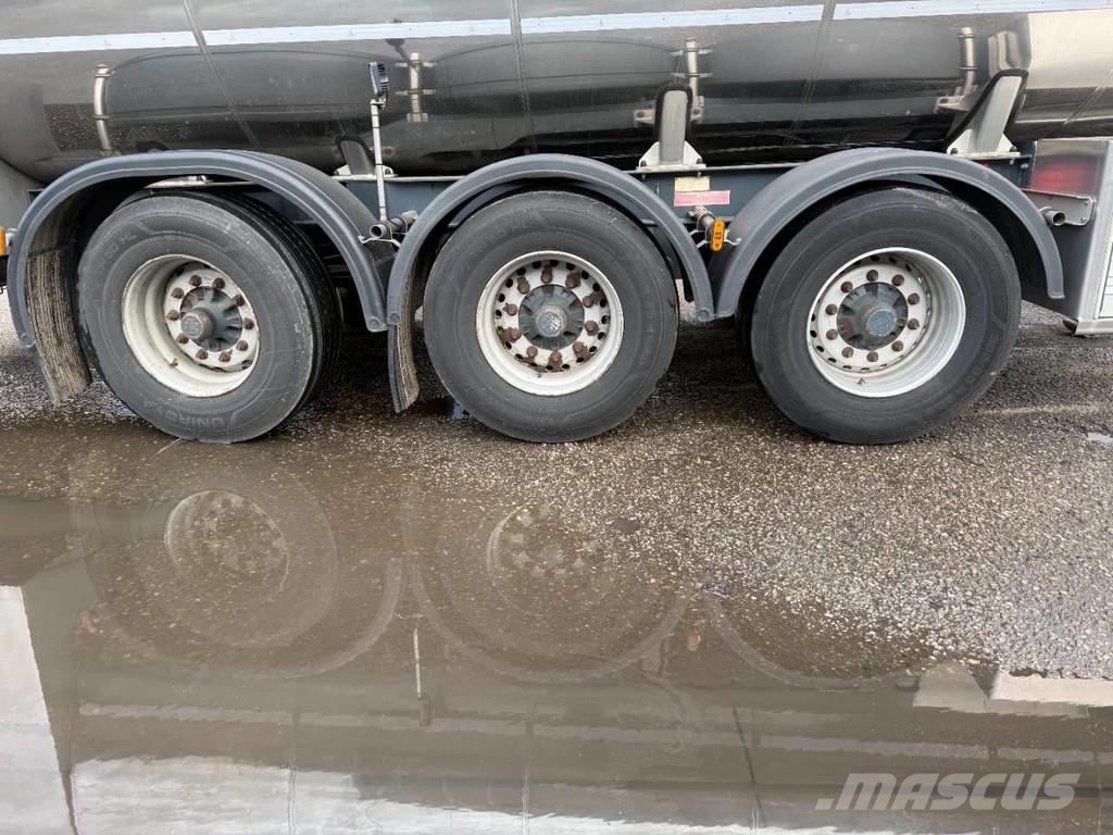 Magyar S40EBT 3 AXLE MILKTANK Semirremolques cisterna