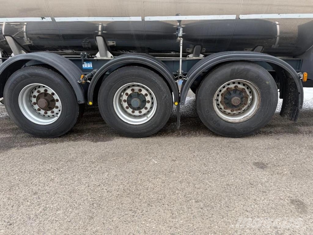 Magyar S40EBT 3 AXLE MILKTANK Semirremolques cisterna