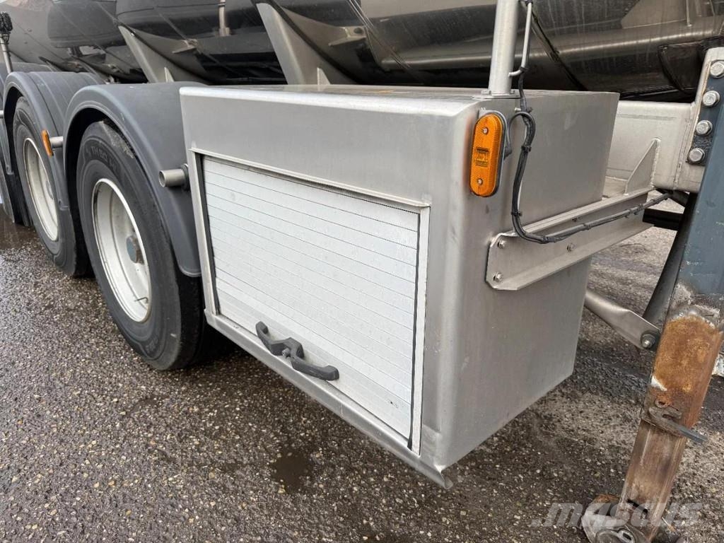 Magyar S40EBT 3 AXLE MILKTANK Semirremolques cisterna