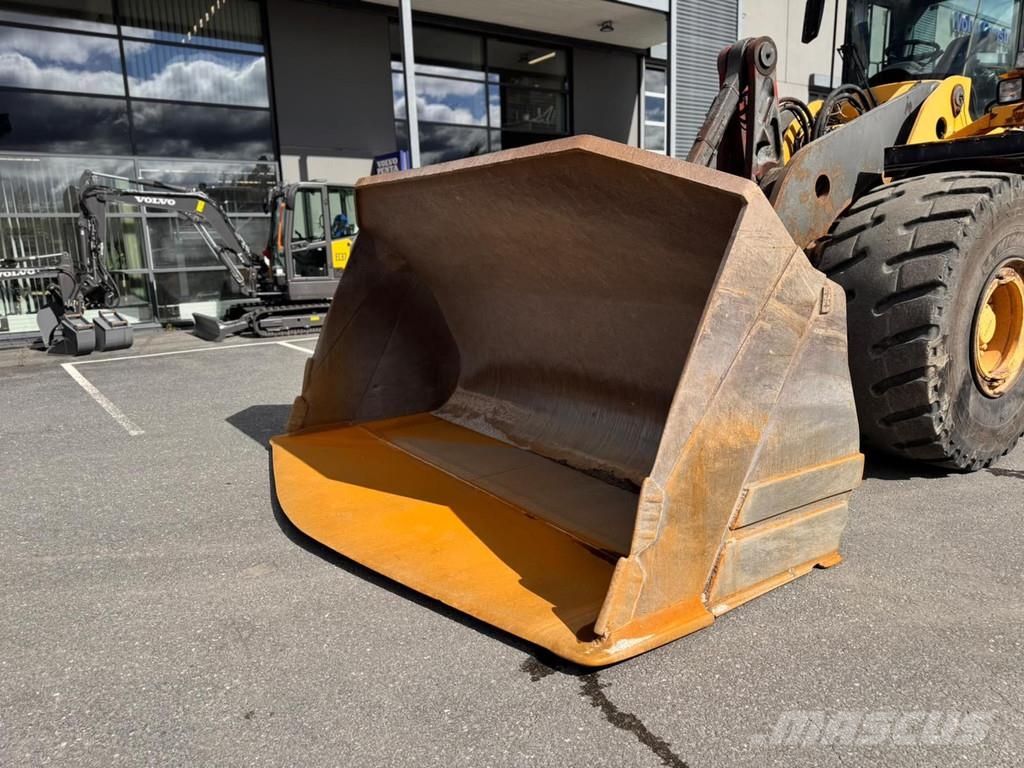 Volvo L220F Wielladers