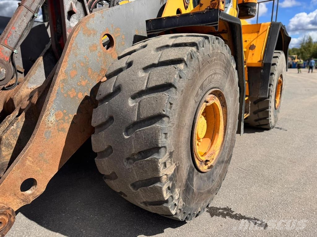 Volvo L220F Wielladers