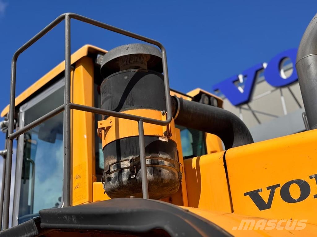 Volvo L220F Wielladers