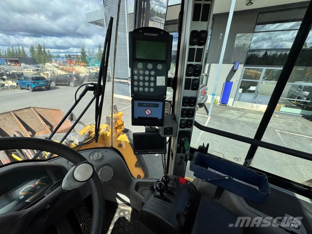 Volvo L220F Wielladers