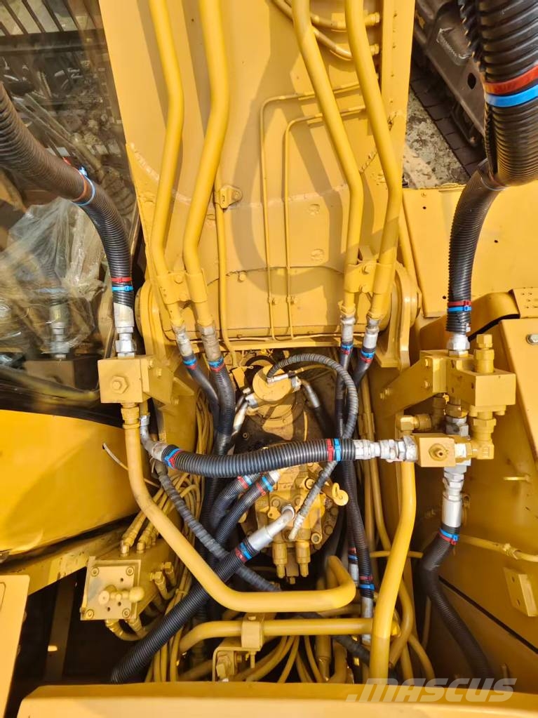 CAT 320BL Гусеничні екскаватори