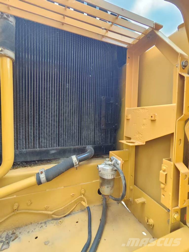 CAT 320BL Гусеничні екскаватори