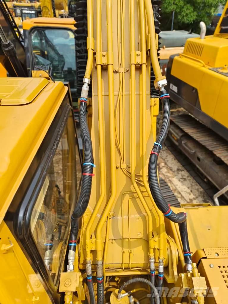 CAT 320BL Гусеничні екскаватори
