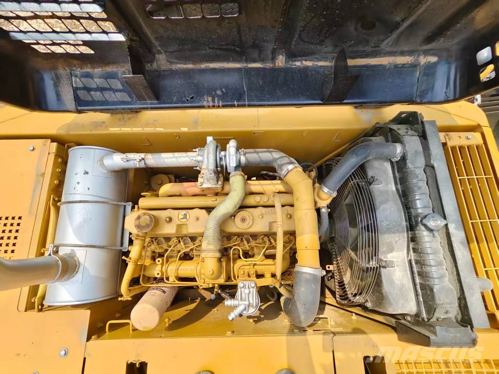 CAT 320BL Гусеничні екскаватори