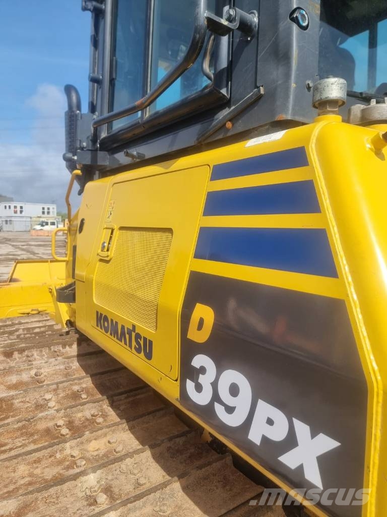 Komatsu D 39 PX-24 Buldozer sobre oruga
