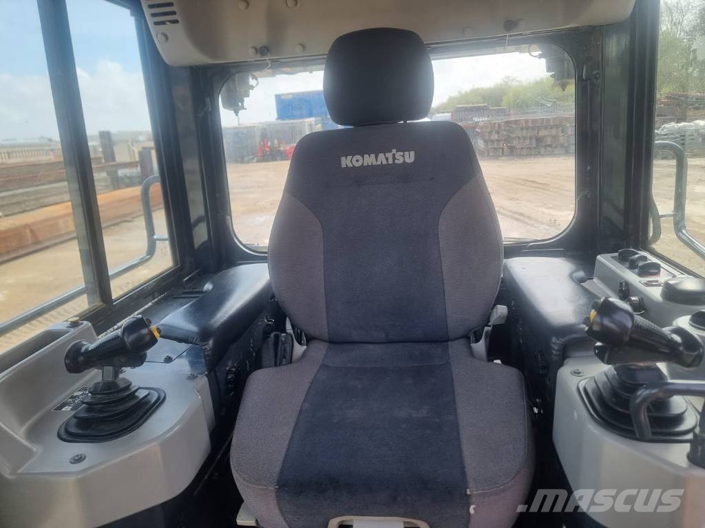 Komatsu D 39 PX-24 Buldozer sobre oruga