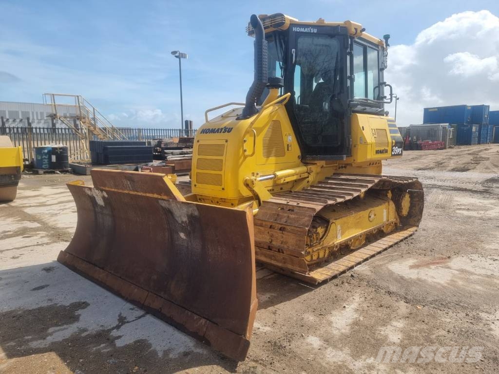 Komatsu D 39 PX-24 Buldozer sobre oruga