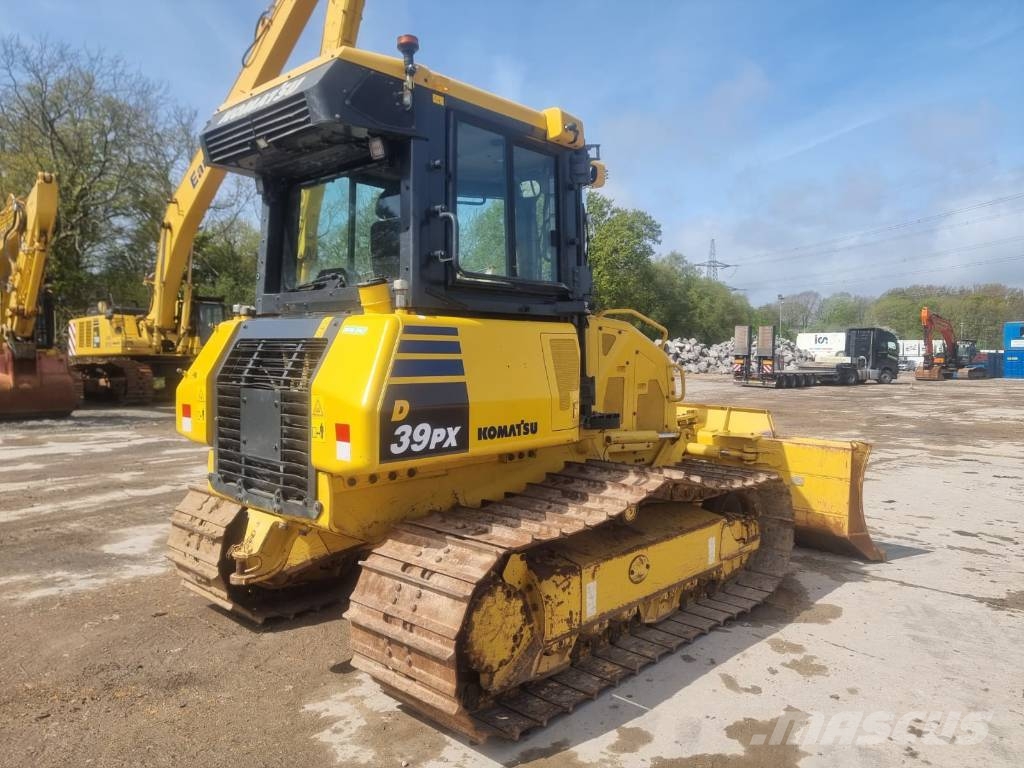Komatsu D 39 PX-24 Buldozer sobre oruga