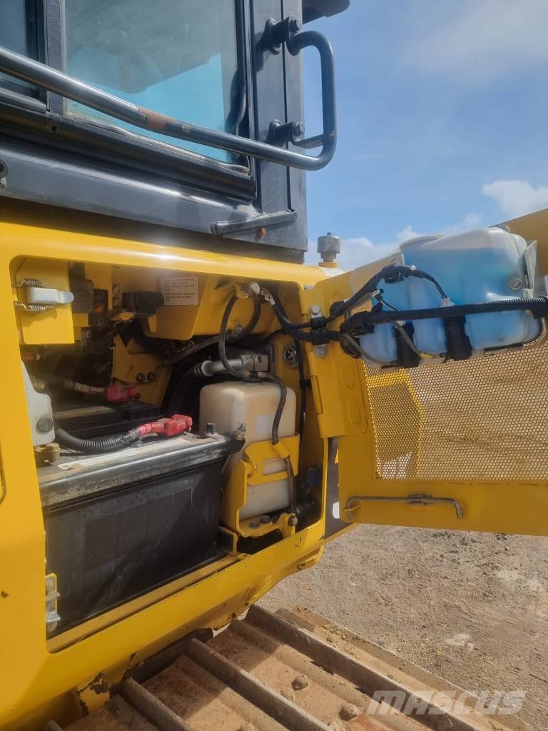 Komatsu D 39 PX-24 Buldozer sobre oruga