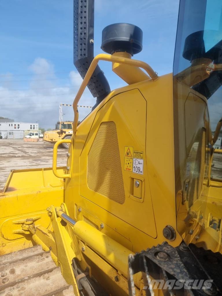 Komatsu D 39 PX-24 Buldozer sobre oruga