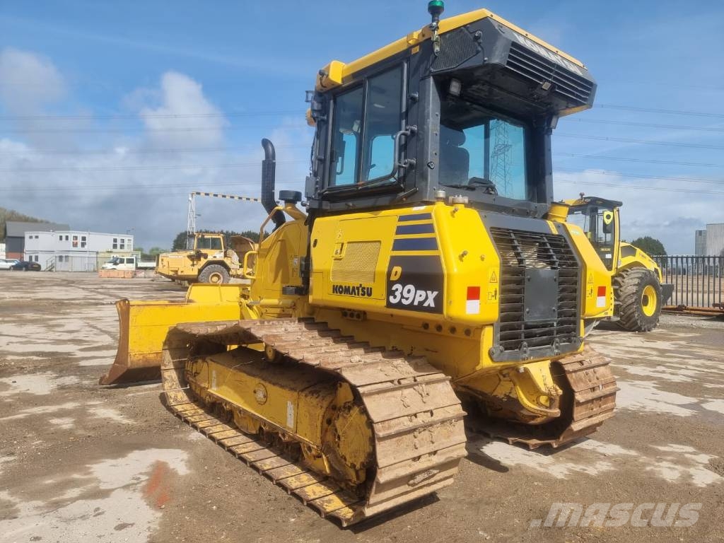 Komatsu D 39 PX-24 Buldozer sobre oruga