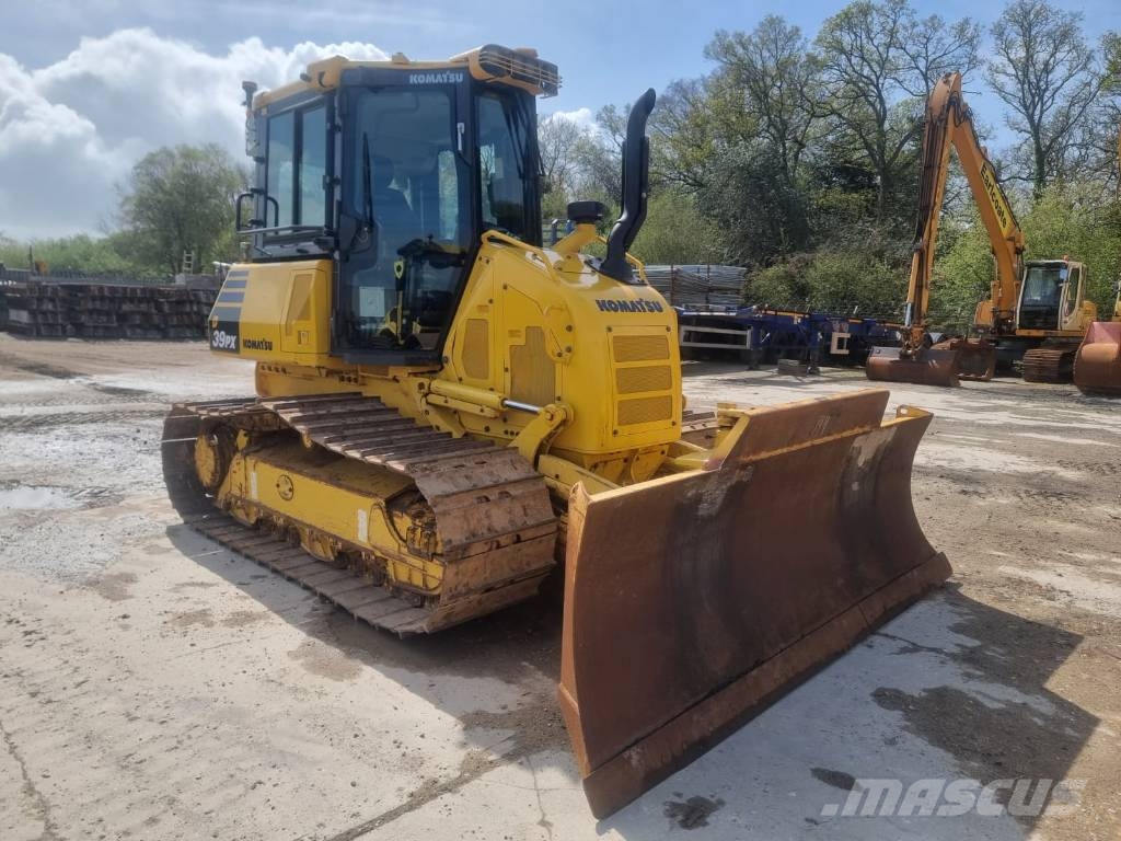 Komatsu D 39 PX-24 Buldozer sobre oruga