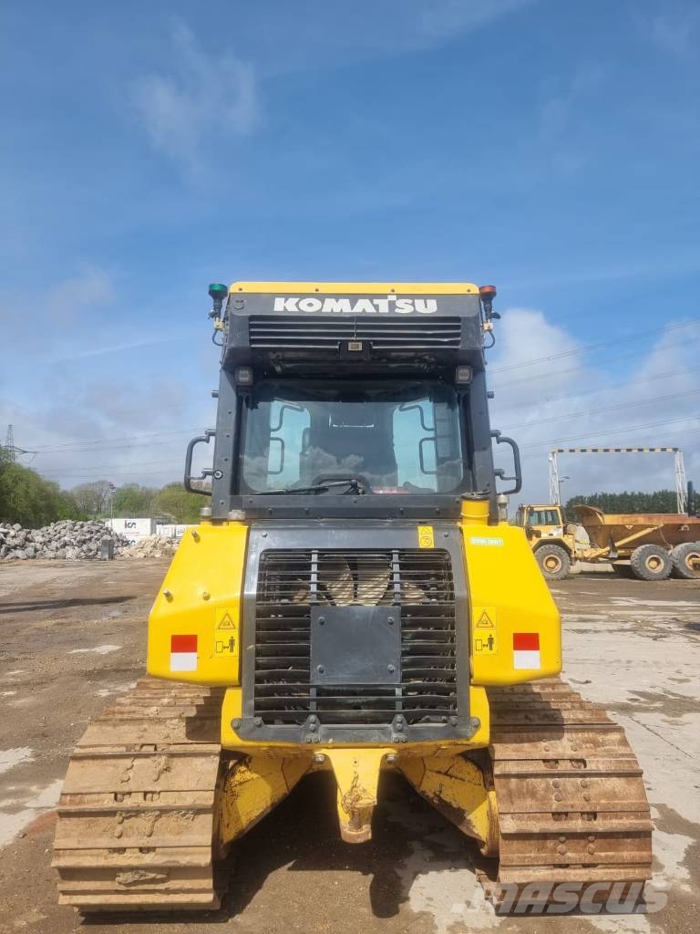 Komatsu D 39 PX-24 Buldozer sobre oruga