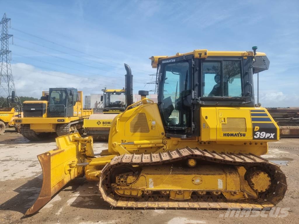 Komatsu D 39 PX-24 Buldozer sobre oruga