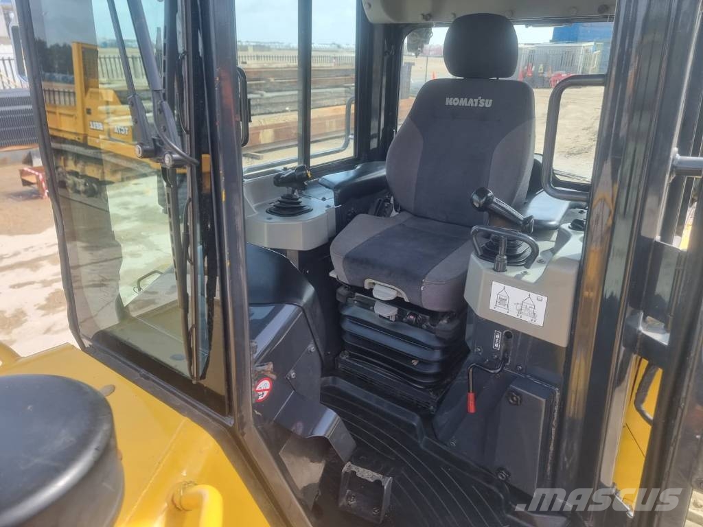 Komatsu D 39 PX-24 Buldozer sobre oruga