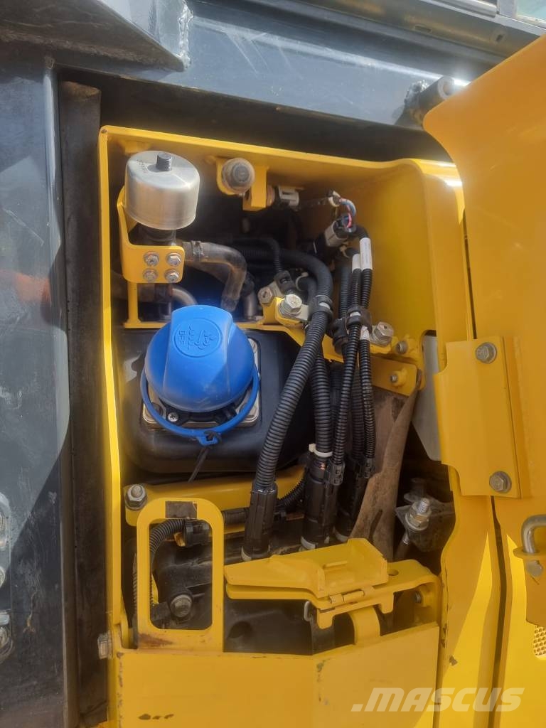Komatsu D 39 PX-24 Buldozer sobre oruga