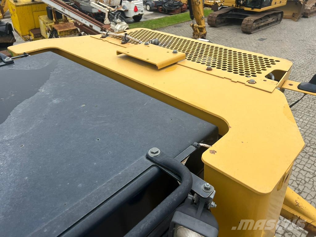 CAT D6T . Buldozer sobre oruga