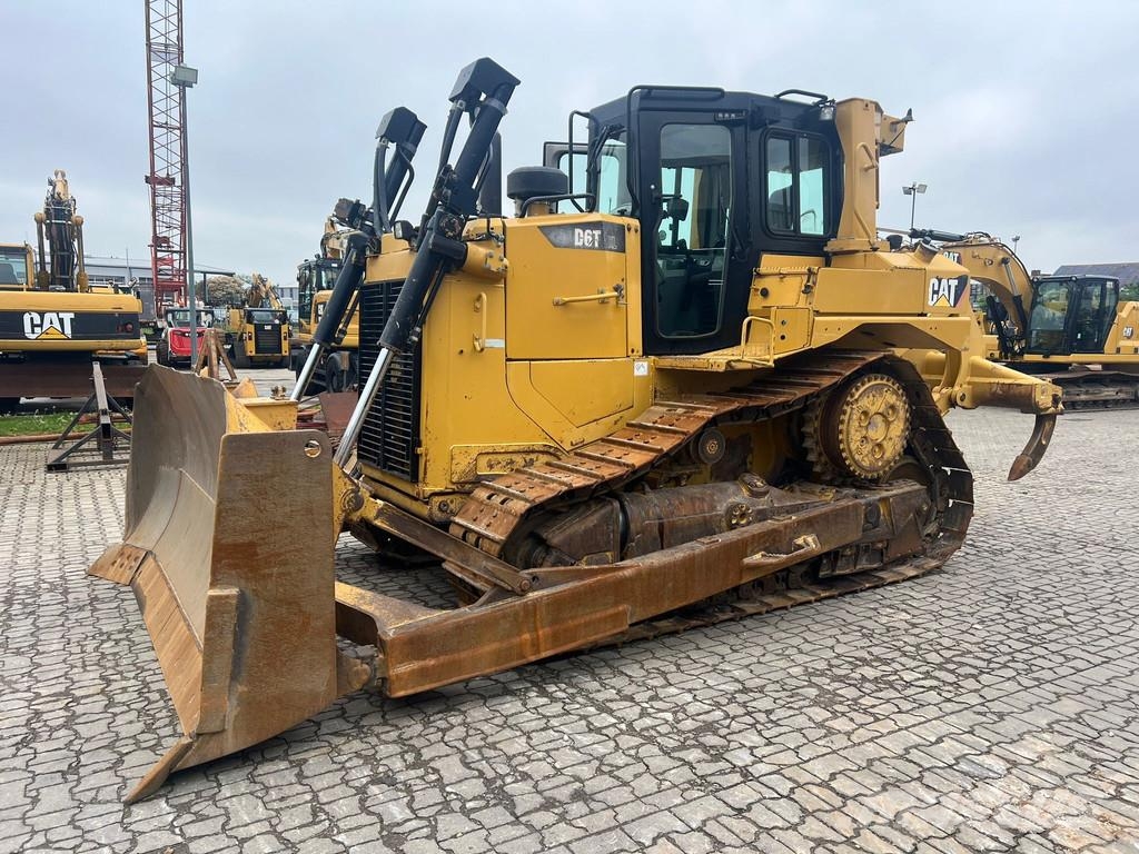 CAT D6T . Buldozer sobre oruga
