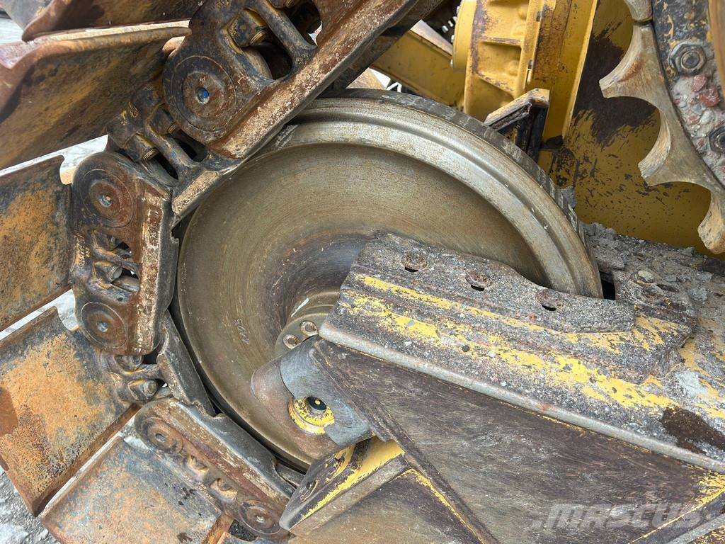CAT D6T . Buldozer sobre oruga