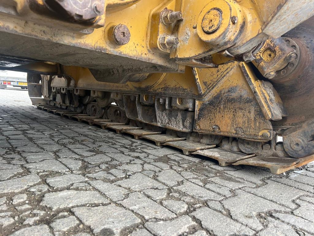 CAT D6T . Buldozer sobre oruga