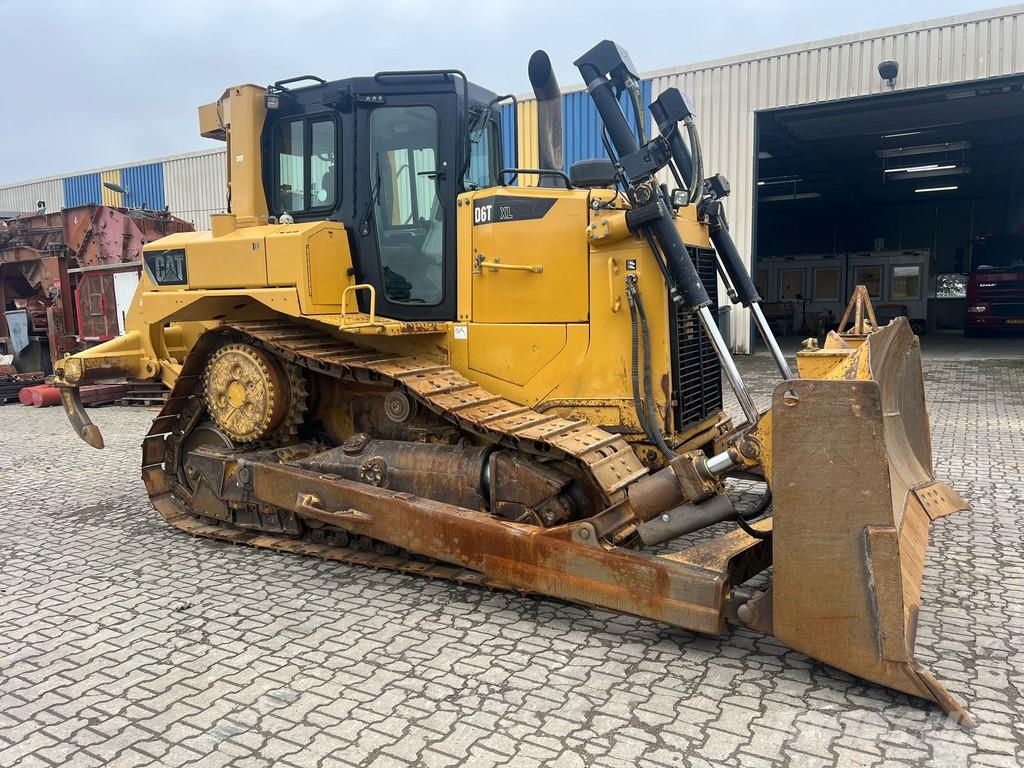 CAT D6T . Buldozer sobre oruga