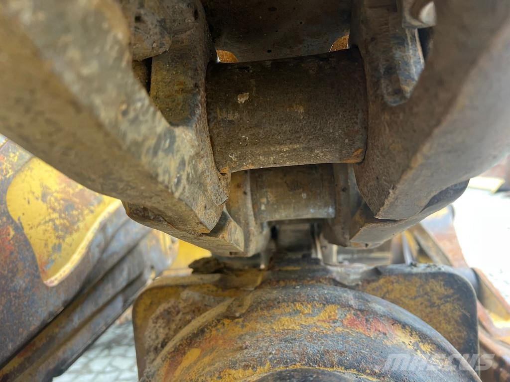 CAT D6T . Buldozer sobre oruga