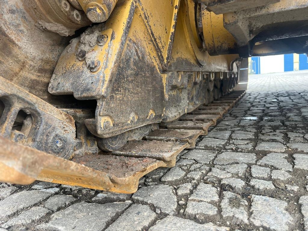 CAT D6T . Buldozer sobre oruga