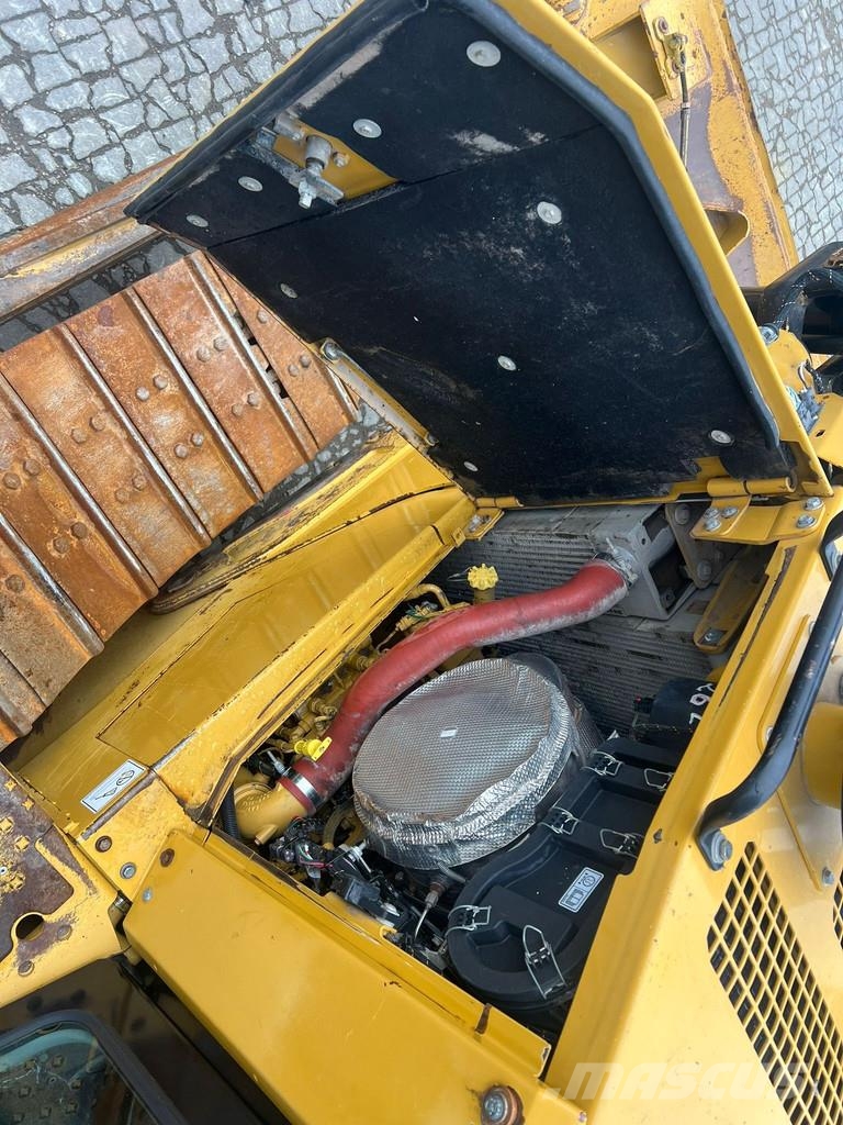 CAT D6T . Buldozer sobre oruga
