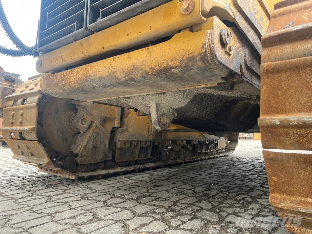 CAT D6T . Buldozer sobre oruga