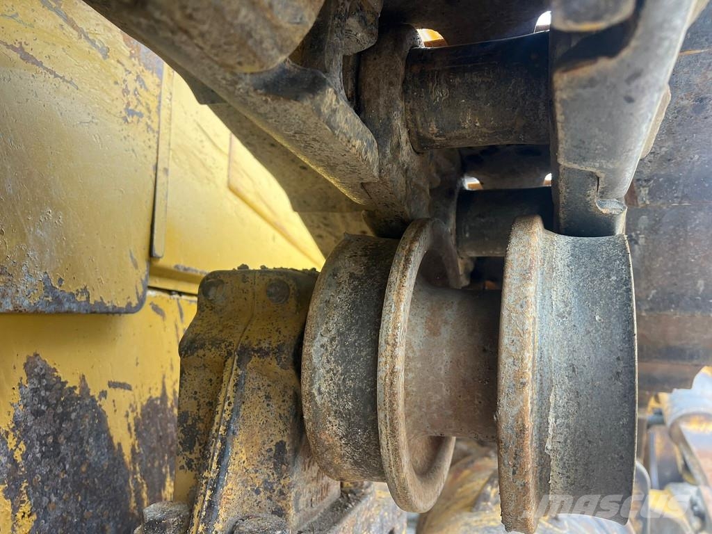 CAT D6T . Buldozer sobre oruga
