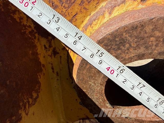CAT 225 - 800 mm Pelle rétro arrière