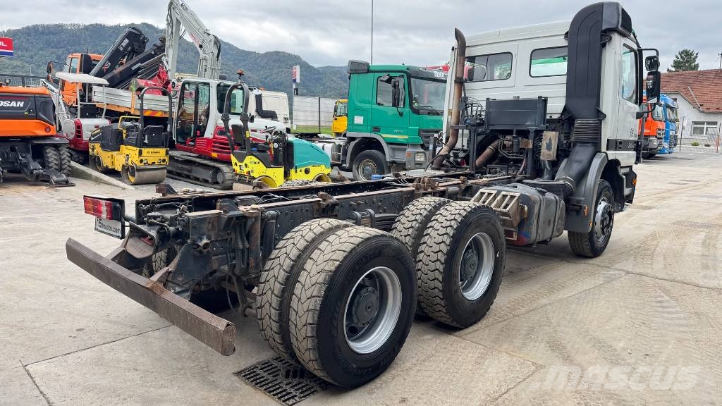 Mercedes-Benz 2640 6X4 chassis - spring Tovornjaki-šasije