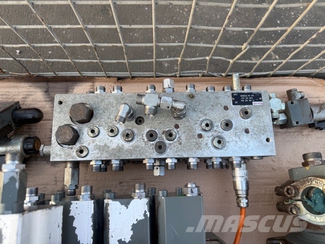 Liebherr R 906 COMPLET HYDRAULIC PARTS Hidráulicos