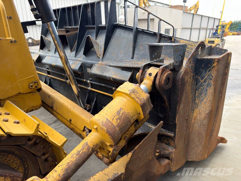 CAT D8T - CE document and TA2 Inspection available 履帶推土機