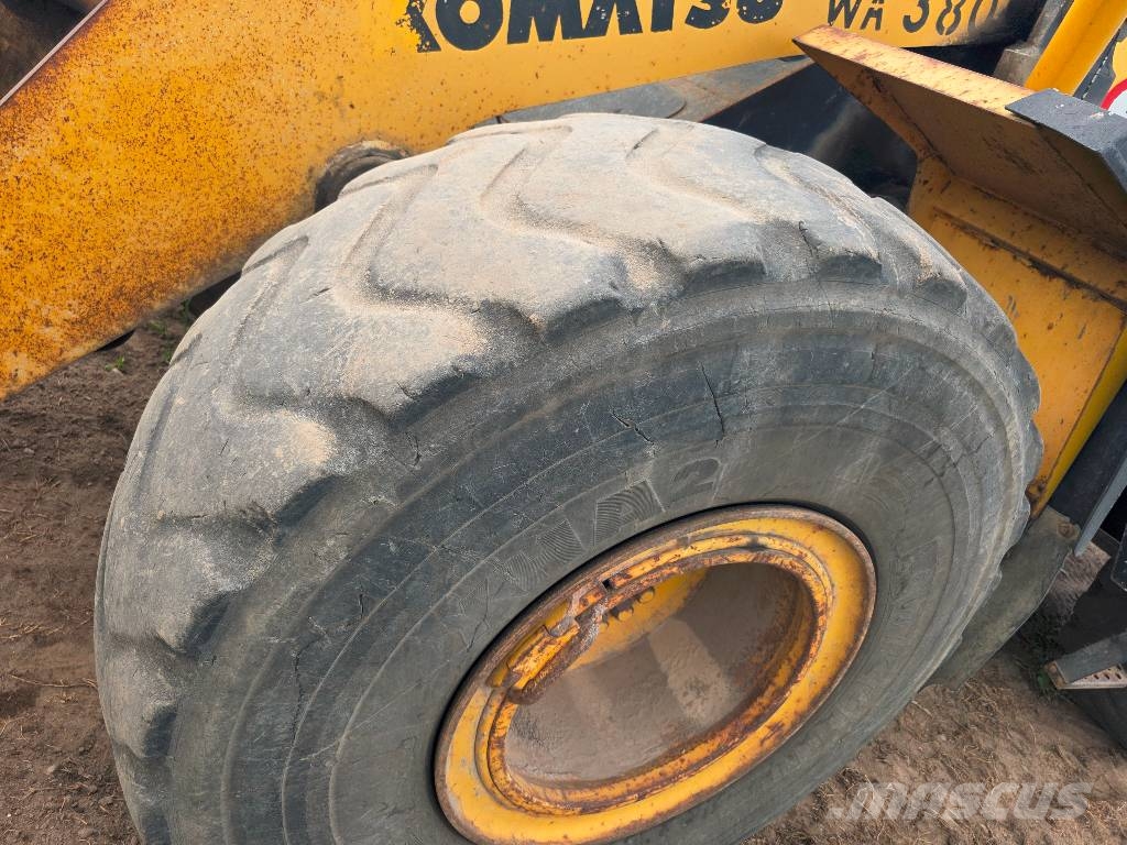 Komatsu WA 380-5H Cargadoras sobre ruedas