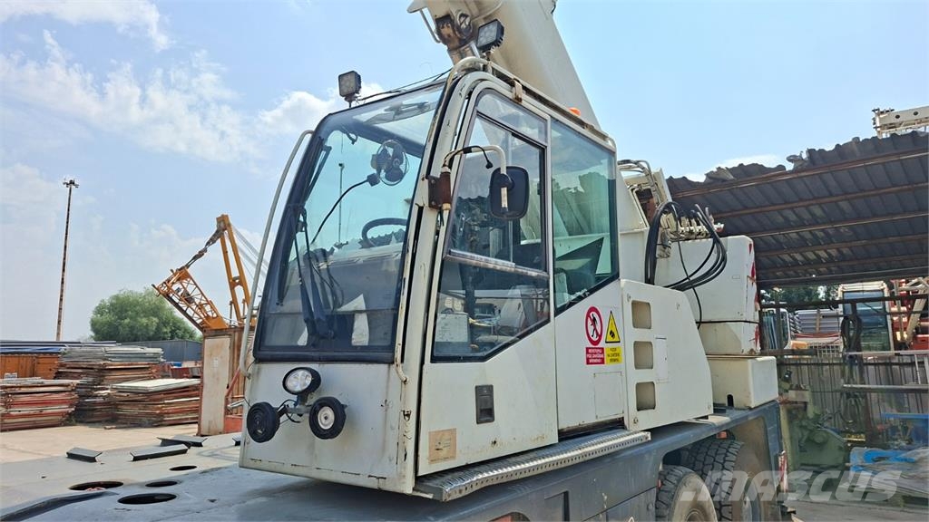 Demag AC 40-1 6X6 Camiões de chassis e cabine