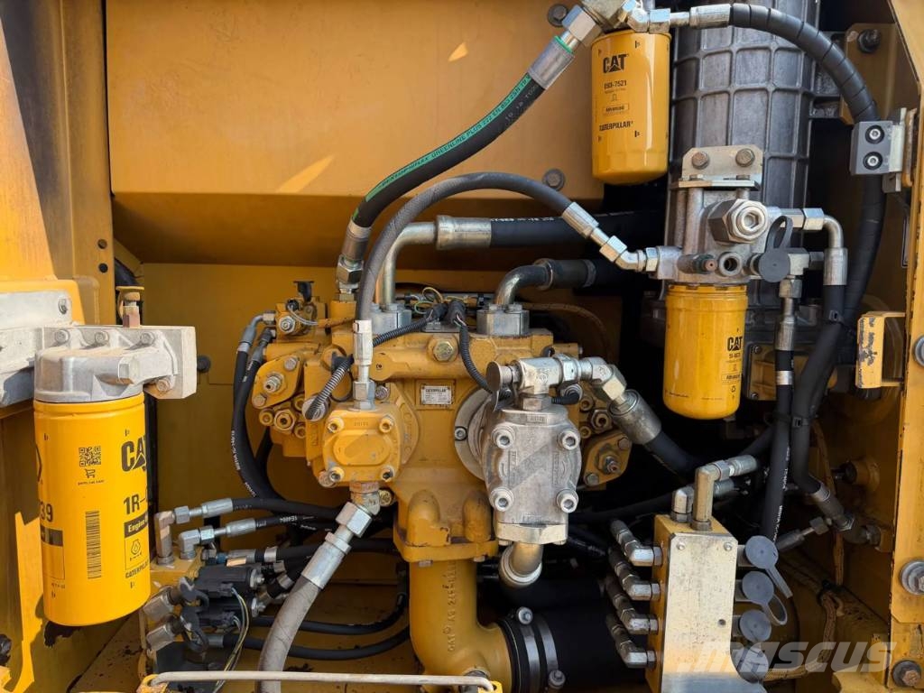 CAT 323D L Raupenbagger