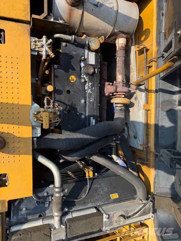 CAT 323D L Raupenbagger