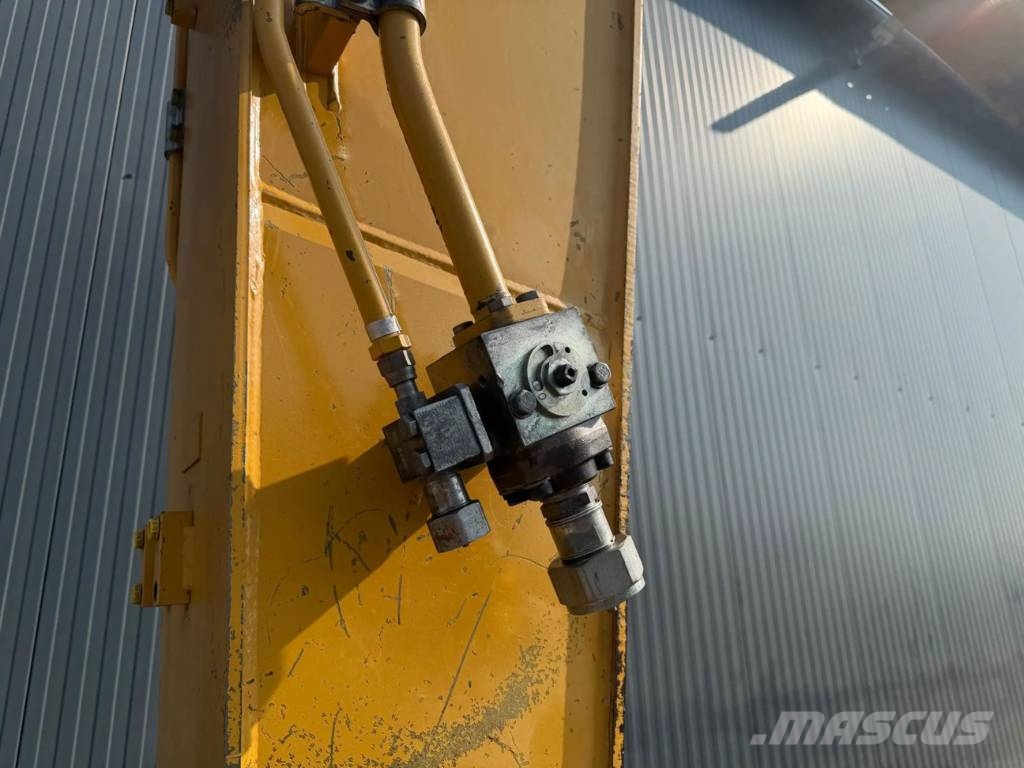 CAT 323D L Raupenbagger