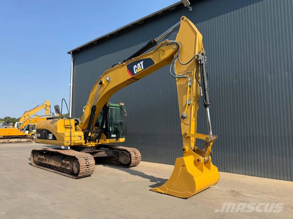 CAT 323D L Raupenbagger