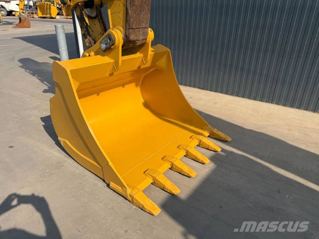 CAT 323D L Raupenbagger