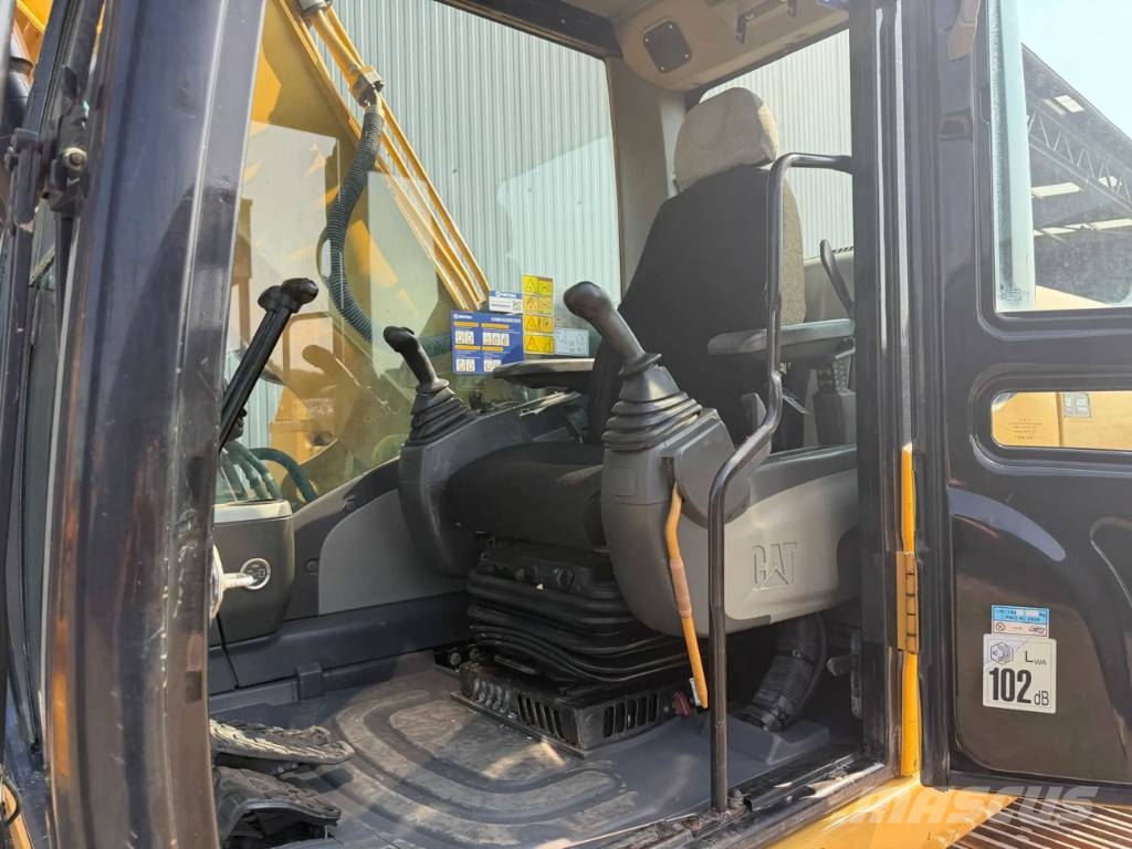 CAT 323D L Raupenbagger