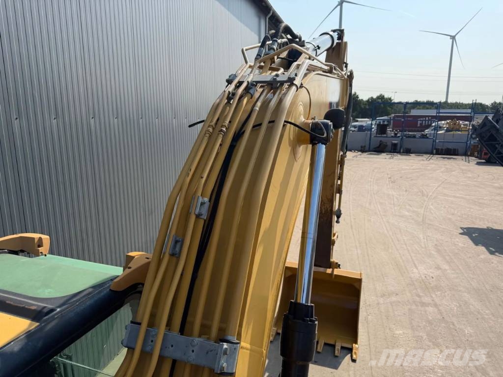 CAT 323D L Raupenbagger