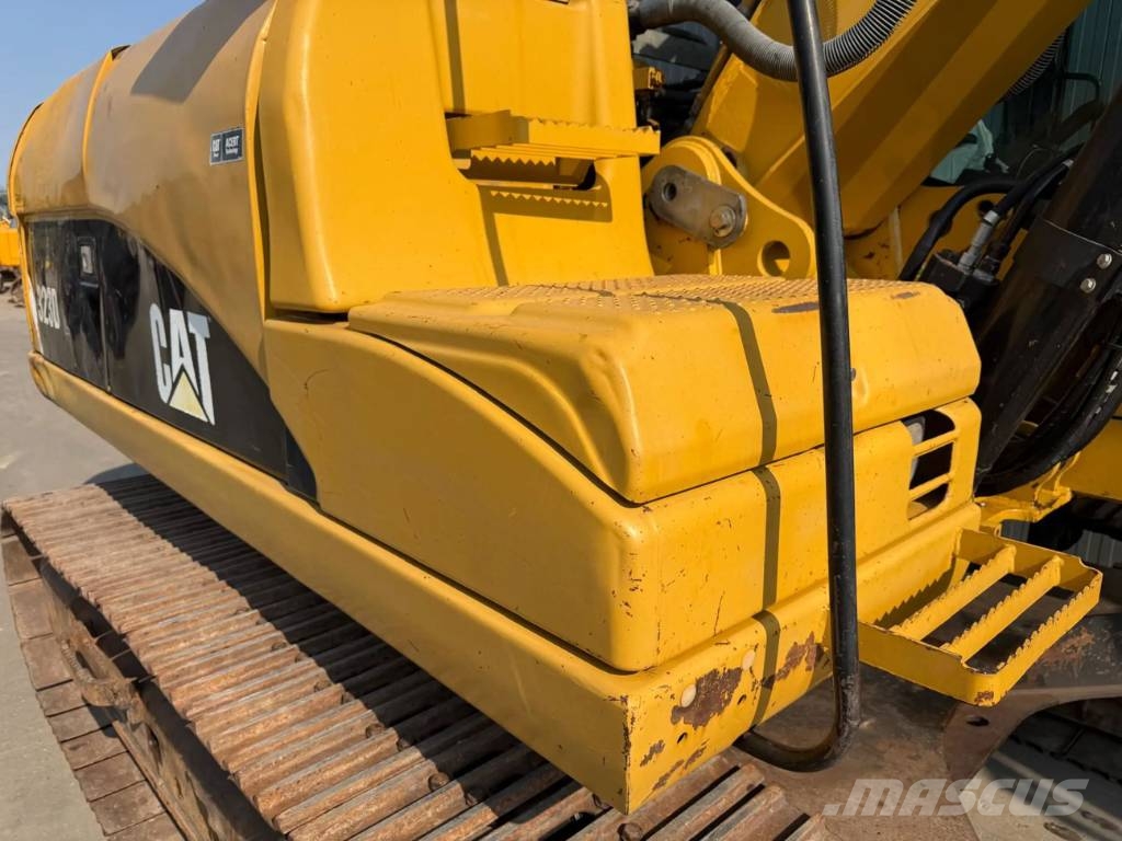 CAT 323D L Raupenbagger