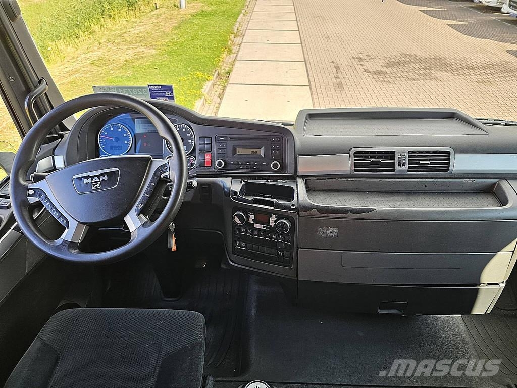 MAN 26.440 TGX 6X2 TAILLIFT شاحنات ذات هيكل صندوقي