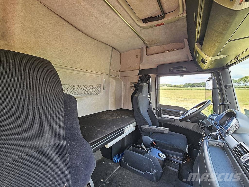 MAN 26.440 TGX 6X2 TAILLIFT شاحنات ذات هيكل صندوقي