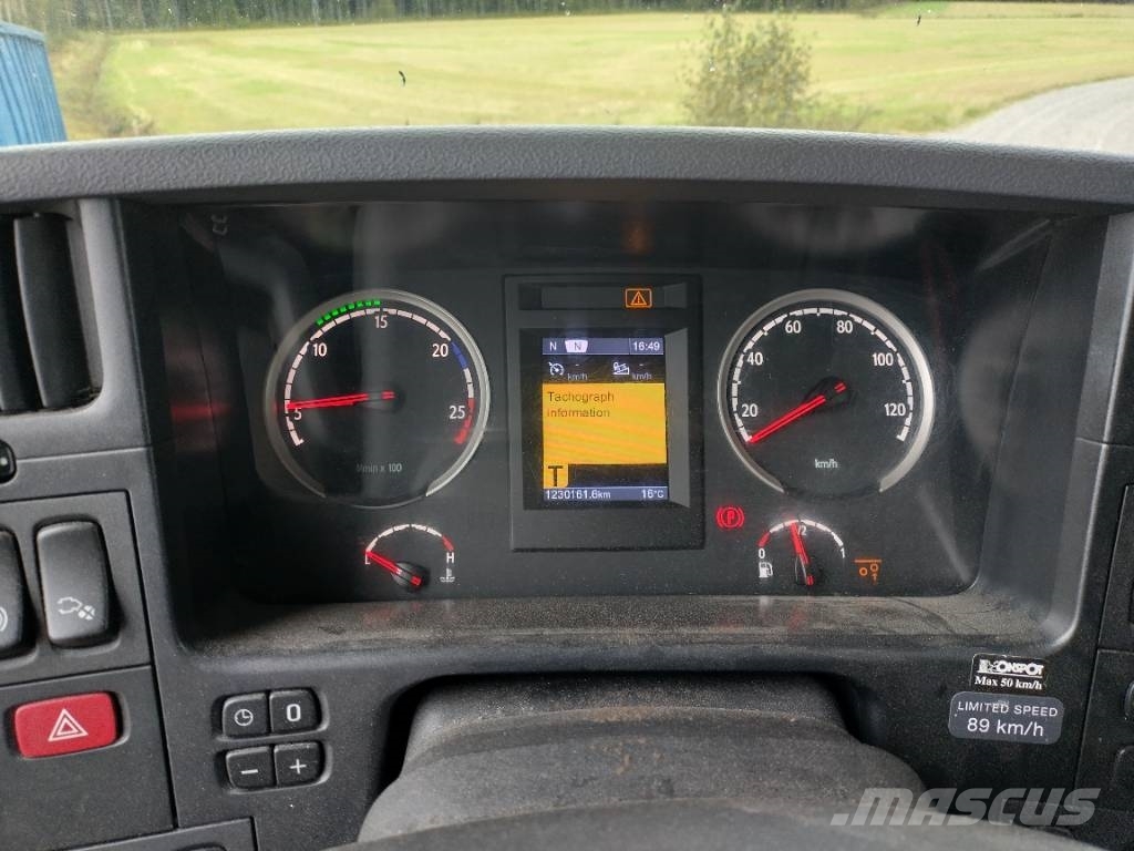 Scania R560 6x2 täysilmaj.uusi koneenkuljetusritilä Camiones de cama baja